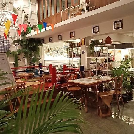 Fun Cafe & Hostel Bangkok Dış mekan fotoğraf